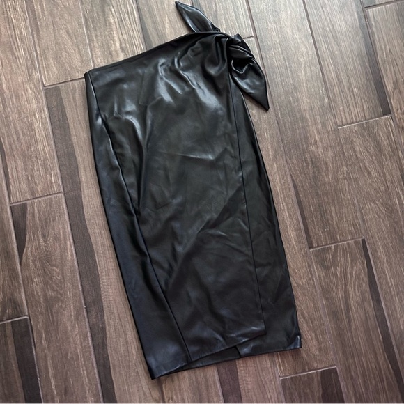 Enza Costa Faux Leather Wrap Midi Skirt in Black Sz L - Picture 2 of 7